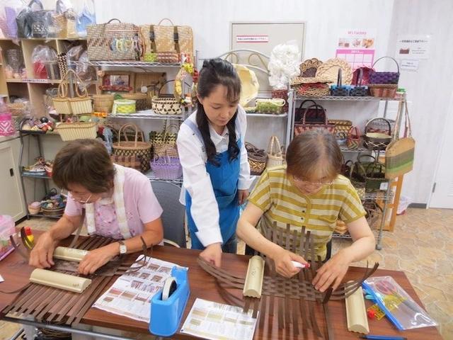 现在手工编织挣钱吗(家庭主妇靠编织手工包成为人生赢家)插图6 现在手工编织挣钱吗(家庭主妇靠编织手工包成为人生赢家)插图6